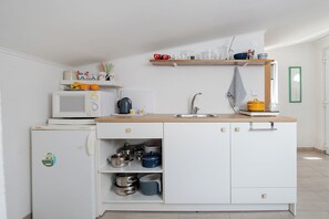 Studio (A1) | Private kitchen - Apartment Tom (Starigrad)