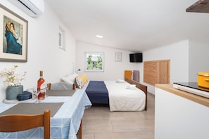 Studio (A1) | Interior - Apartment Tom (Starigrad)