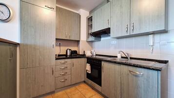 Leilighet (A1) | Eget kjøkken | Kjøleskap, mikrobølgeovn, ovn og kokeplater