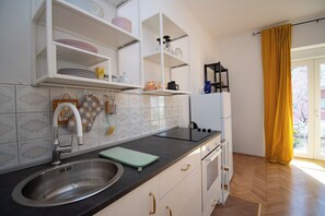 Studio (A1) | Cuisine privée | Réfrigérateur, four, plaque de cuisson, machine à expresso