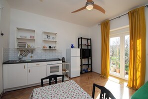 Studio (A1) | Private kitchen | Fridge, oven, stovetop, espresso maker - Apartment Nina (Rab)