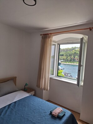 Apartment (A1) | Water view - Apartments Neptun (Solta)