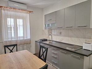 Apartment (A1) | Private kitchen | Fridge, stovetop, toaster, cookware/dishes/utensils - Apartments Neptun (Solta)