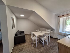 Apartment (A2) | Dining