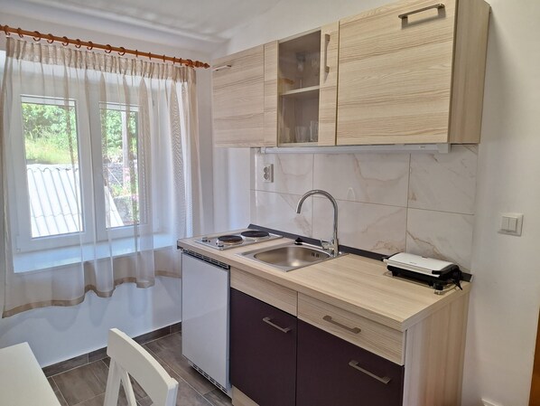 Apartment (A2) | Private kitchen | Fridge, stovetop, toaster, cookware/dishes/utensils