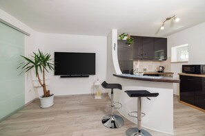 Apartment (A1) | Private kitchen | Fridge, microwave, oven, stovetop - Apartment Lokvica (Omisalj)