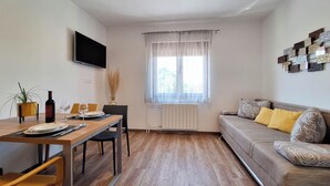 Apartment (A1) | Living room - Apartment and Rooms Katunar (Crikvenica)