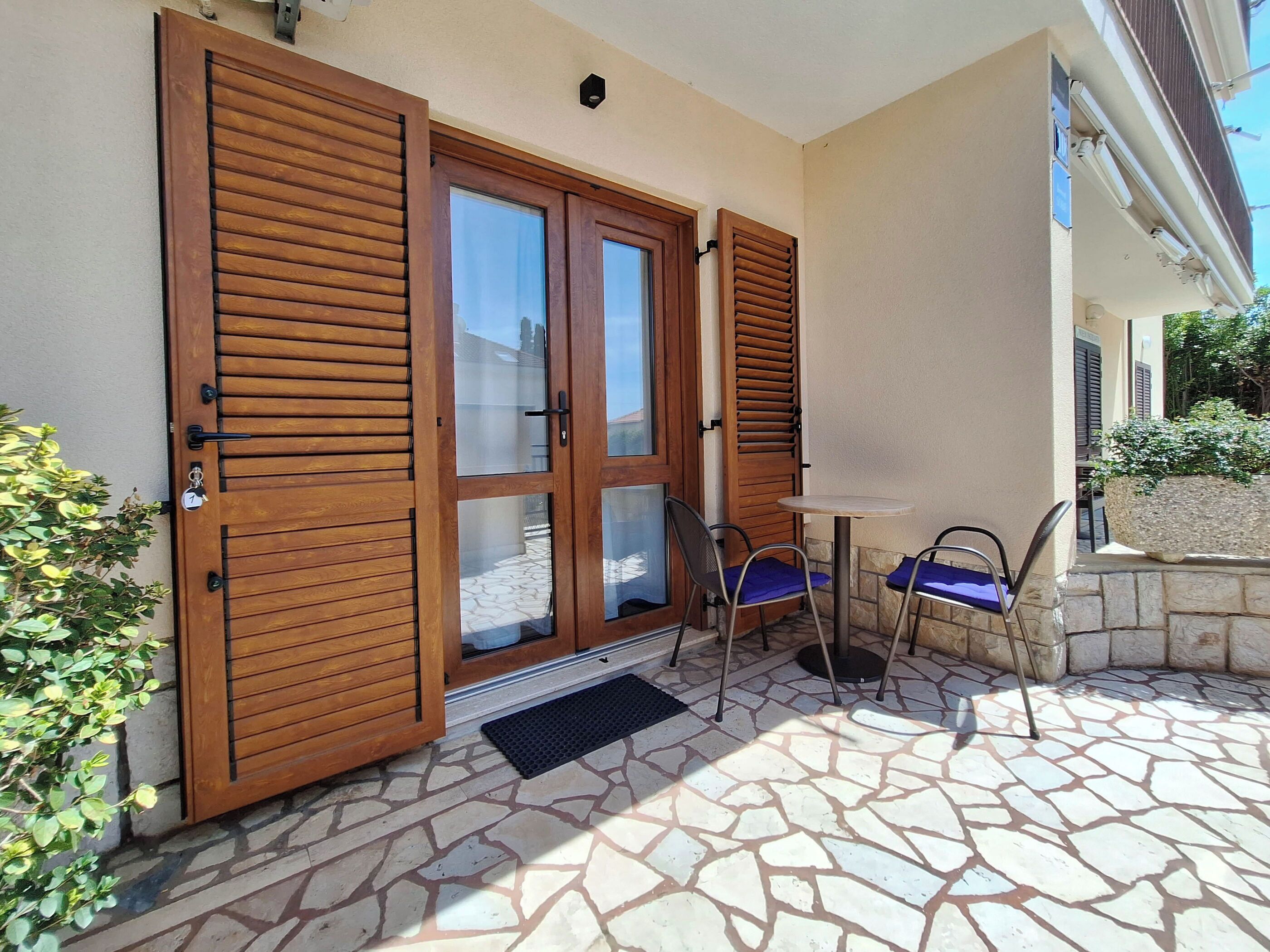 Room (S1) | Terrace/patio