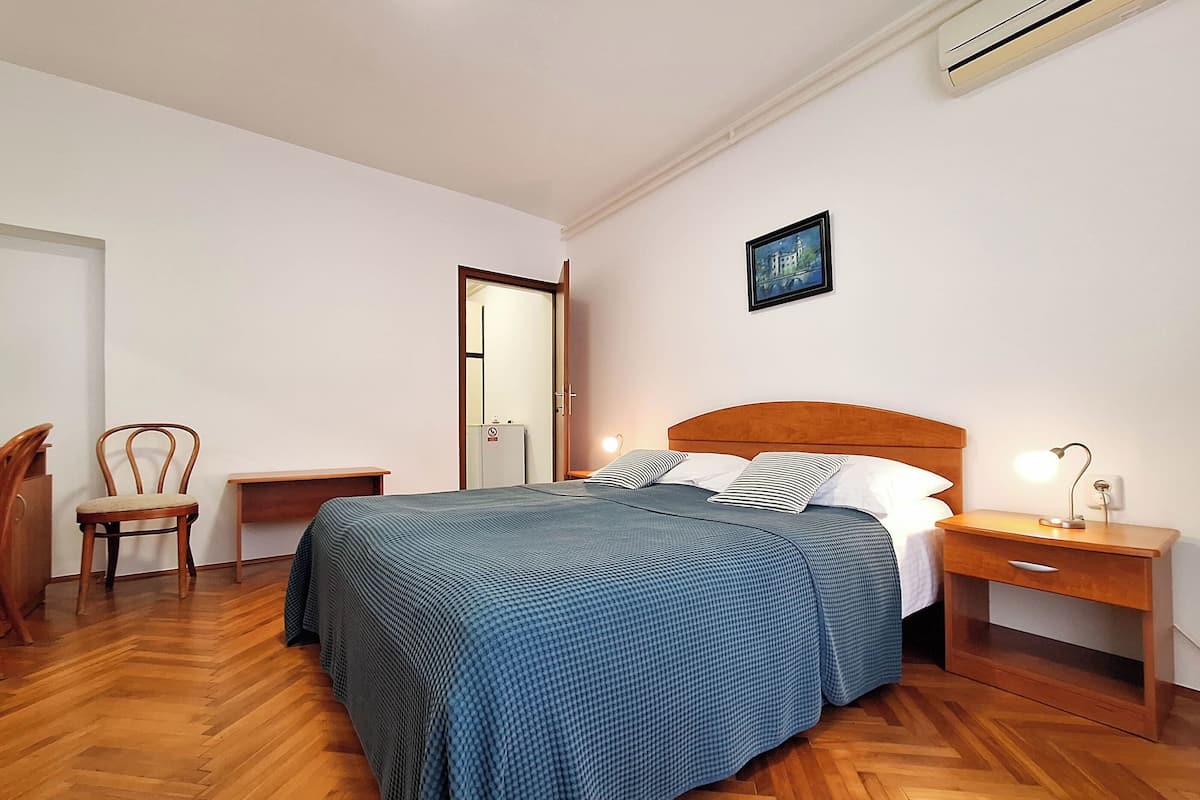 客房 (S2) | 客房内保险箱、免费 WiFi