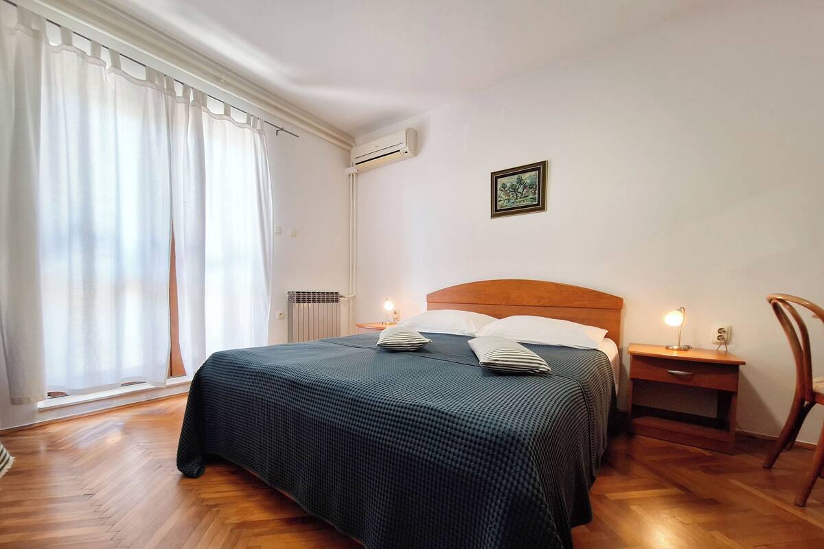 客房 (S1) | 客房内保险箱、免费 WiFi