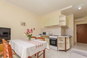 Apartment (A1) | Private kitchen - Apartments Sonja (Vodice)