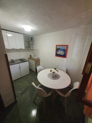 Apartment (A2) | Private kitchen - Apartments Luna (Marina)