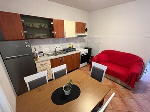 Apartment (A3) | Private kitchen | Fridge, stovetop, espresso maker, electric kettle - Apartments Luna (Marina)