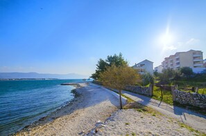 Beach - Apartment Dani (Trogir)