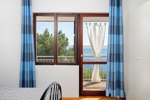 Apartment (A1) | Iron/ironing board, free WiFi - Apartment Porat (Starigrad)