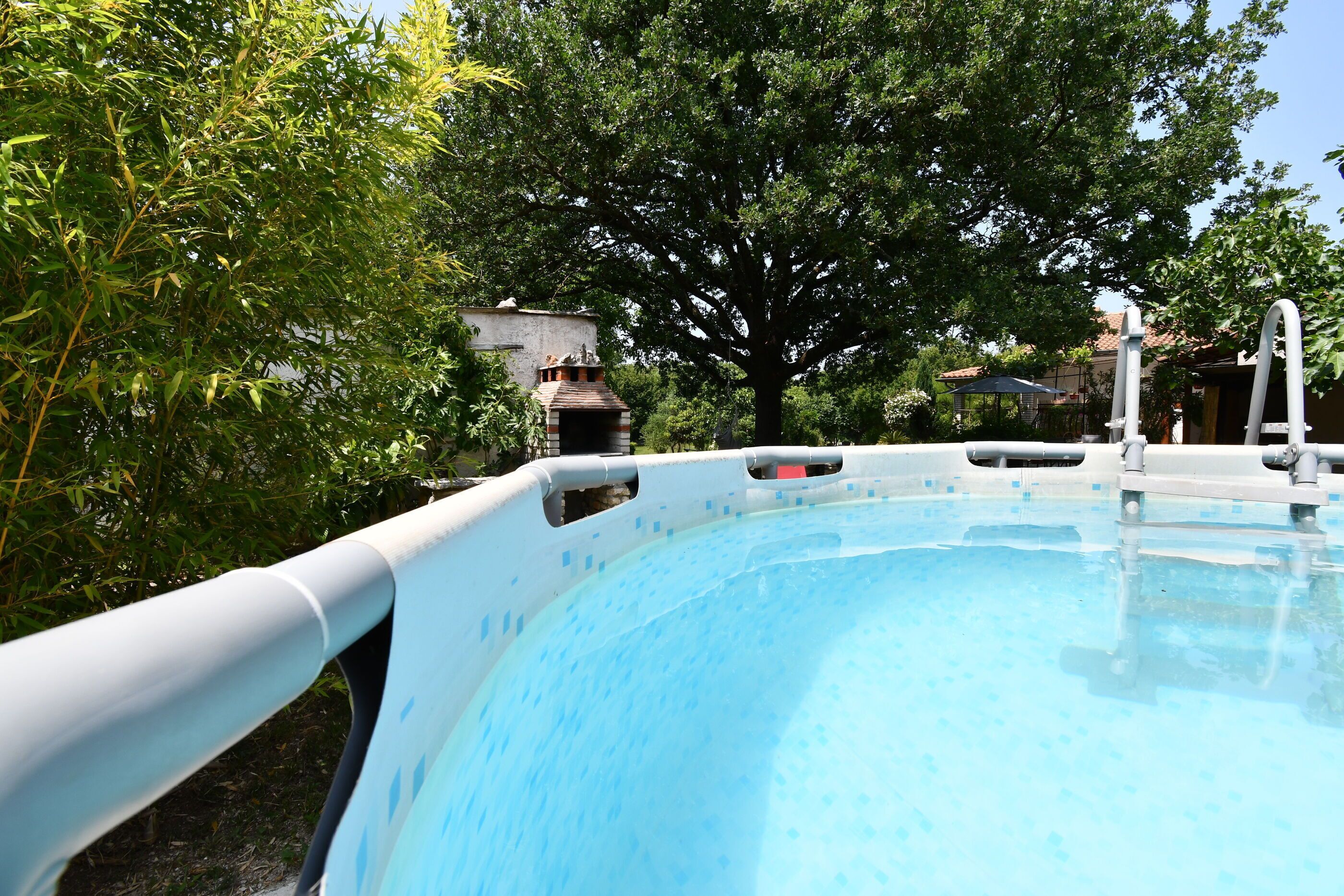 Piscine intérieure, piscine extérieure