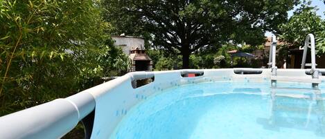 Piscine intérieure, piscine extérieure