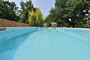Außenpool, Sonnenschirme