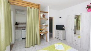 Studio (A1) | Interior