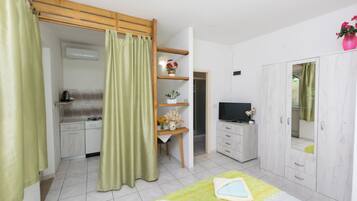 Studio (A1) | Interior