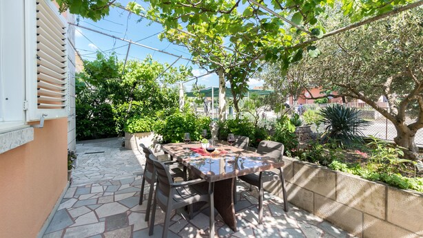 Apartemen (A3) | Teras/patio