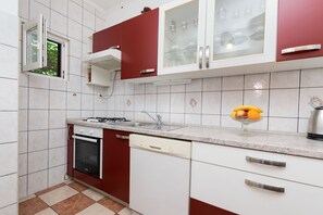 Apartment (A3) | Private kitchen | Fridge, stovetop, espresso maker, electric kettle - Apartments Liza (Korčula)