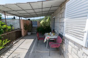 Apartment (A2) | Terrace/patio - Apartments Liza (Korčula)