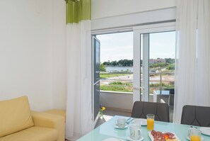 Apartment (A1) | Living room - Apartment Terezija by the sea (Privlaka)