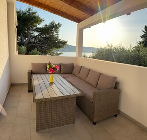 Apartment (A1) | Terrace/patio - Apartment Per (Novalja)