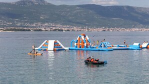 Beach - Apartment Adria (Trogir)