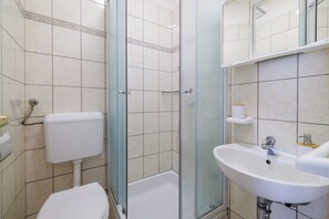 Apartment (A1) | Bathroom | Towels - Apartments Paradise (Lopar)