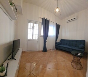 Studio (A3) | Ruang tamu