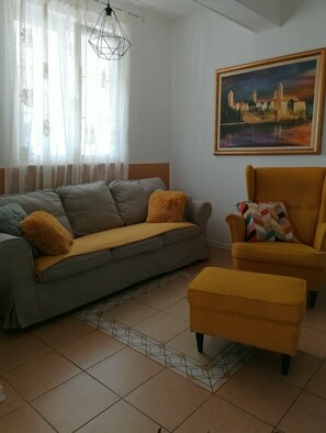 Apartment (A4) | Ruang tamu