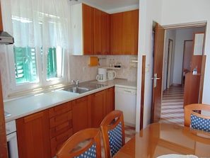 Apartment (A1) | Private kitchen - Apartment Fran (Postira)