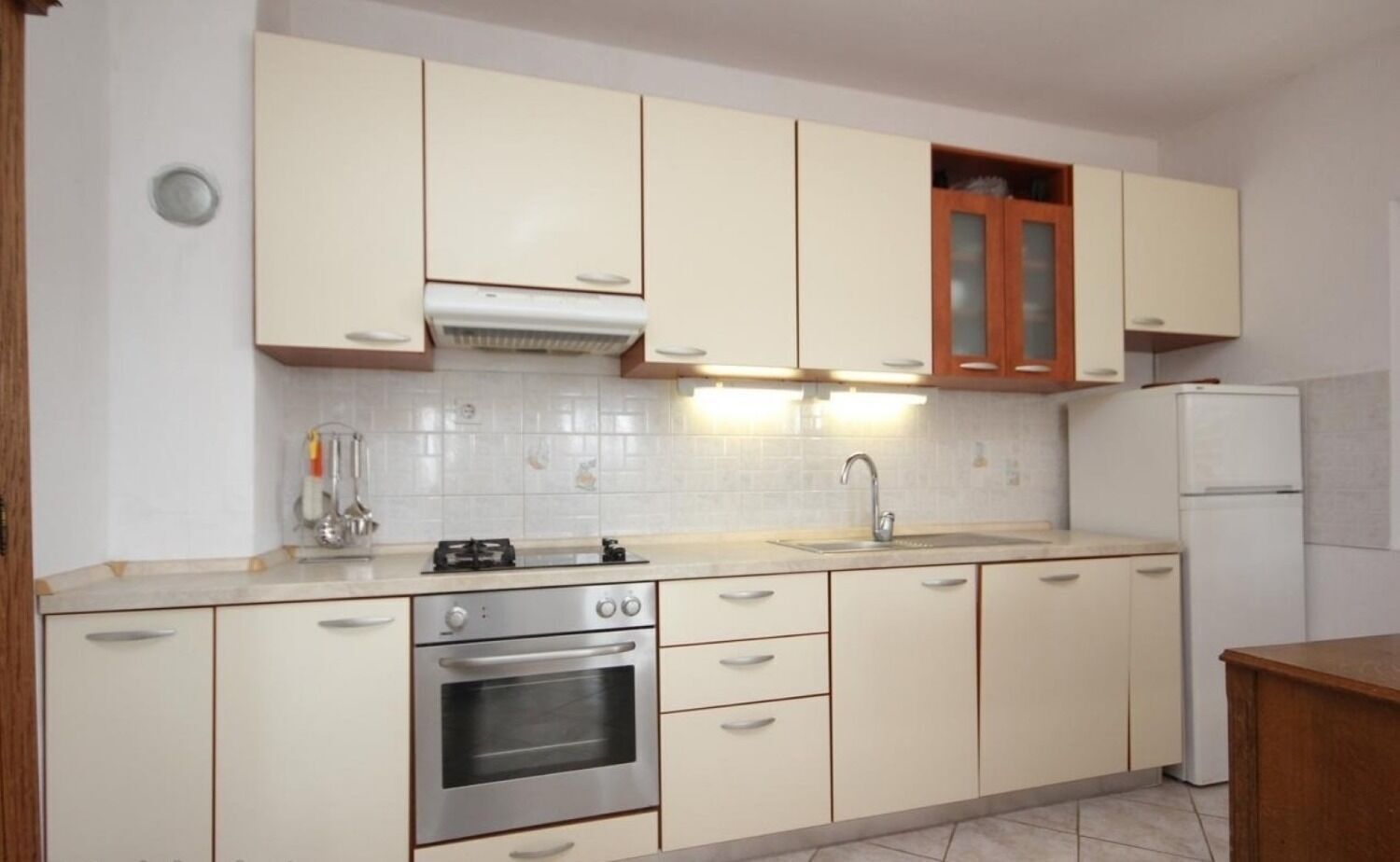 Apartment (A2) | Private kitchen | Fridge, oven, stovetop, cookware/dishes/utensils