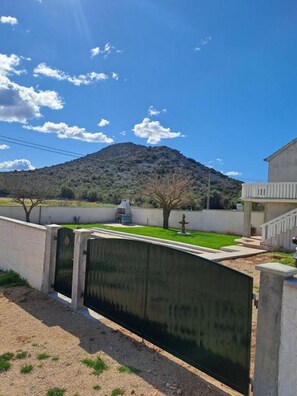 Property grounds - House Matan (Tisno)