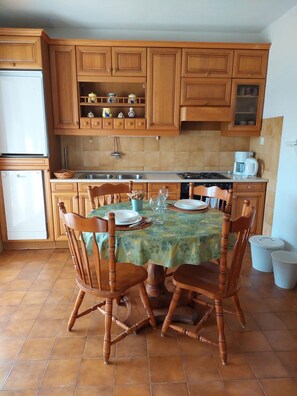 Apartment (A2) | Private kitchen - Apartments Pavao (Postira)