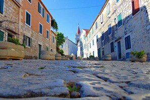 City view from property - Apartments Pavao (Postira)