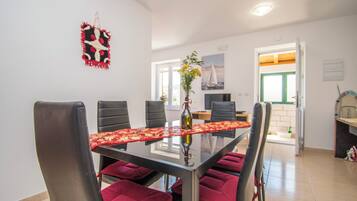 Apartment (A1) | Dining