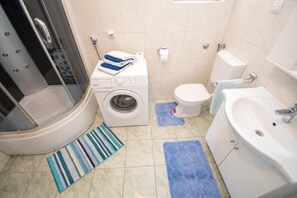 Apartment (A1) | Bathroom | Shower - Apartment Stay Near Krka (Bilice)