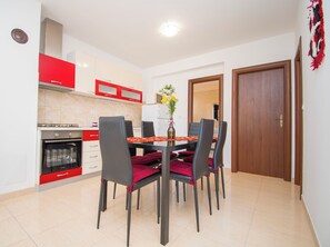 Apartment (A1) | Eigene Küche | Kühlschrank, Mikrowelle, Ofen, Herdplatte