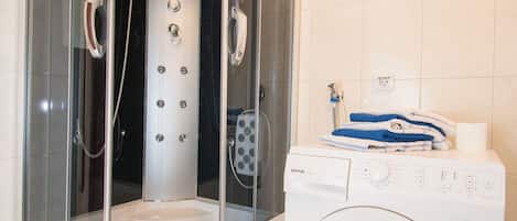 Apartment (A1) | Bathroom | Shower