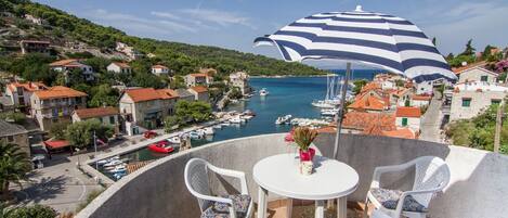 อพาร์ทเมนท์ (A1) | ระเบียง