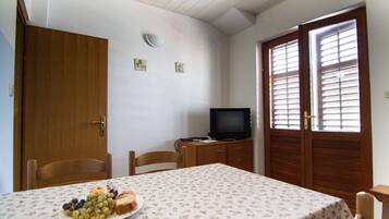 Apartment (A1) | Dining