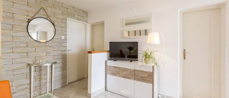 Apartment (A3) | Dining