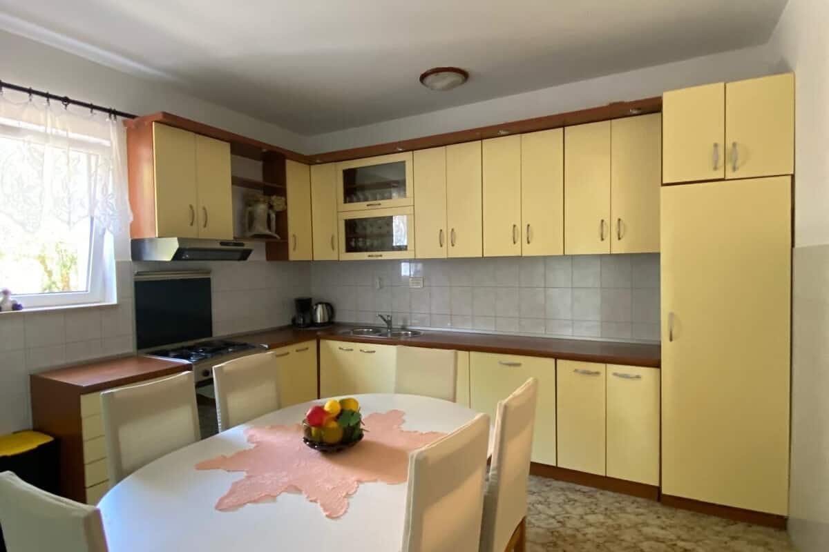 Căn hộ (A2) | Bếp riêng | Tủ lạnh, lò vi sóng, lò nướng, bếp nấu