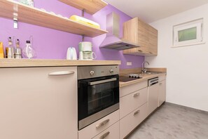 Apartamento (A1) | Cocina privada | Frigorífico, horno, placa de cocina y lavavajillas