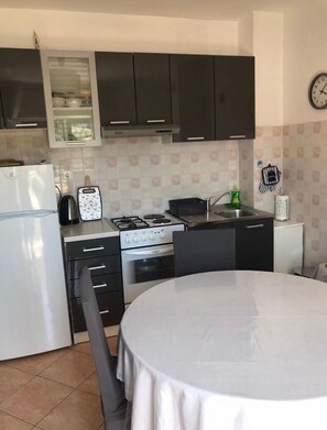 Apartment (A2) | Private kitchen - Apartments Mira (Supetar)