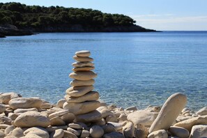 Beach nearby - Apartments Zoki (Vis)