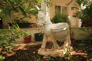 Courtyard - Apartments Zoki (Vis)